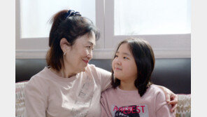 “폭격과 사람들 비명소리만…” 우크라이나 10세 피난민 눈물 글썽