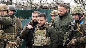 러軍 “우크라군 위치 말하라”…  일가족 고문 후 살해 