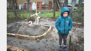 “러軍, 일가족 고문 - 살해” 우크라 여러 도시서 학살 증언 