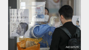 신규 확진 28만6294명 감소세…사흘만에 ‘300명대 사망’ 급증