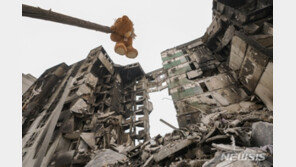 러군, 보로댠카 아파트 공습 200여명 사망…“건물 협주곡처럼 무너져”