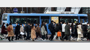 자정 넘긴 술자리·지옥철…출근 예감에 직장인 ‘넌더리’