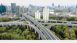 상하이 봉쇄 연장에 텅 빈 고속도로