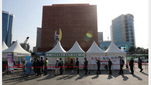 한국, 세계 첫 ‘엔데믹 국가’ 가능할까…사망자·집단면역 열쇠