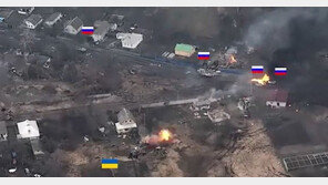 ‘신출귀몰’ 우크라 탱크 1대, 러시아 장갑차 부대 기습