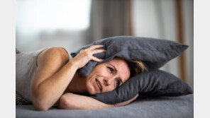 잠이 오지 않을 땐, 침대를 박차고 일어나라고?