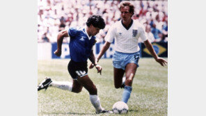 경매 나온 마라도나 ‘신의 손’ 유니폼…최소 60억?