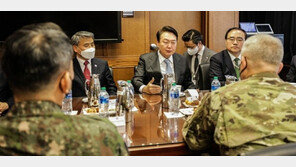 캠프 험프리스 찾은 尹 “한미동맹 결속력 높여 강력한 억제력”