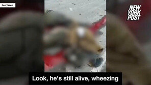 우크라軍도 러시아 포로 살해?…총 쏘는 영상 공개돼 ‘논란’