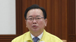 김총리 “감염병 등급조정 늦지 않게 결론…보건소 신속항원검사 중단”
