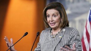 美 펠로시 하원의장, 코로나19 확진…아시아 순방 일정 차질