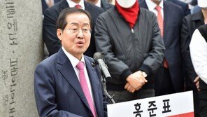 文대통령 초석 논란…홍준표 “모르고 했겠지요”