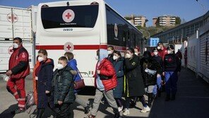 우크라 “침공 43일차, 4676명 대피…러, 통로 막으며 방해”