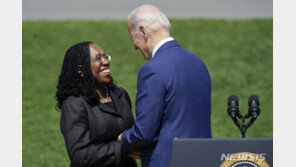바이든, 美최초 흑인 여성 대법관 인준에 “역사가 기억할 날”