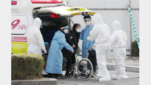 코로나 중환자 병상 가동률 ‘사흘째 50%대’…재택치료 124만명