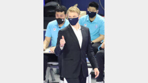 만35세 수장, 창단 첫 2년 연속 통합 우승 안겼다