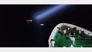 ‘제주 먼바다 추락’ 해경 헬기 인양 중단…“와이어 끊어져”