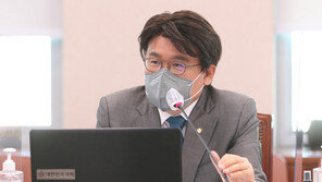 황운하 “檢 6대범죄 수사 그냥 증발”…신평 “검수완박 야심 실토”