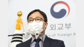 경찰, 이근 ‘우크라 동행’ 2명 송치…“이근 귀국 후 조사 예정”