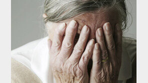 ‘손떨림’ 나이 탓인줄 알았는데…노년에 닥친 뜻밖의 ‘이 병’