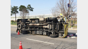 유치원 통원버스 주차된 트럭 받고 넘어져…원생 6명 경상