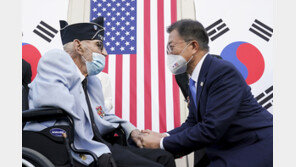 文, 한국전 영웅 故웨버 대령 유족에 조전…“고귀한 희생정신 기억”