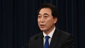 “文 한 일도 없는데 왜 지지율 높나”…靑 답변은?