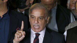 파키스탄 새 총리에 셰바즈 샤리프…임란 칸 축출 하루만