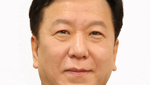 복지장관 후보 “3m 떨어져 여자환자 몸에 청진기 대야”…또 논란