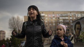 러군,  25일간 우크라 소녀들 가두고 성폭행·살해…9명은 임신