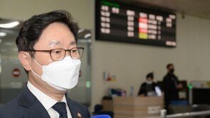 박범계 법무장관 “김오수 총장 만나 검찰에 대한 염려 전해”