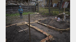 “눈앞에서 아들 죽여” “죽은 여성 곁 피임기구”…생존자들이 증언하는 ‘부차 학살’