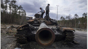 “러, 마리우폴서 화학무기 사용”… 강력제재 경고한 美 대응 주목 