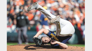 투수의 명품수비란 이런 것