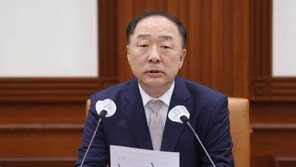 홍남기 “부동산시장 큰 틀에서 하향 안정…폭·속도는 주춤”