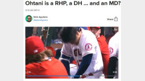 이번엔 의사 변신?…답답한 오타니, 배트에 심폐소생술까지