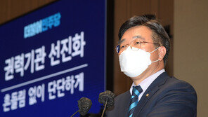 윤호중, 김오수 ‘검수완박’ 반발에 “헌법 공부 다시 해야”