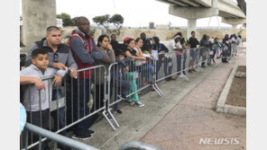 “우크라 난민 10만명 수용”…美, 인도적 임시 입국 절차 준비