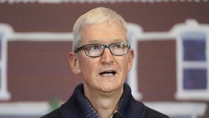 팀 쿡 애플 CEO “플랫폼 반독점법, 아이폰 보안 해칠 것”