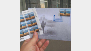 “러시아 군함은 엿이나 먹어라!”…우크라 항전 우표 발행