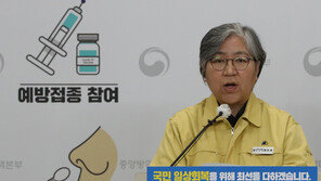 독감처럼 매년 한번 맞을까…“유행시기·변이 대응 등 독감과 달라”