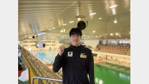 황선우, 제주 한라배 수영대회 자유형 100m 정상 등극