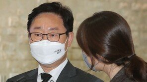 박범계, 후임 한동훈 지명에 “文 정부 법무부 부정 안 했으면”