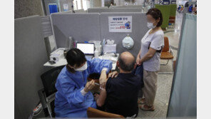 60세 이상 오늘부터 4차접종… ‘인원-시간제한 해제’ 내일 발표