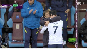 손흥민 껴안고 볼 뽀뽀한 토트넘 감독 확진…“손, 괜찮아?”