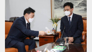 국회 간 김오수 “검수완박은 檢 없애자는 것…교각살우 안돼”