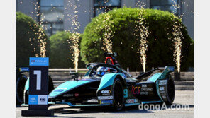 ‘전기차 다크호스’ 재규어, 포뮬러E 챔피언십 2라운드 연속 우승