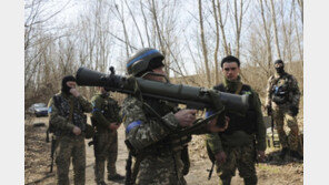 美, 우크라에 대규모 군사원조… 자폭드론 300대 포함 