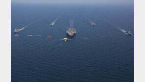 美 ‘링컨’ 항모전단, 동해서 日자위대와 연합훈련