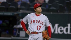 ‘첫 만루포 허용’ 오타니 “중요한 상황에서 제구 허술”